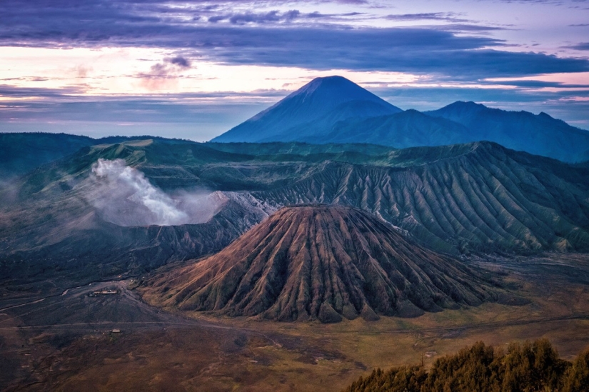 Majestic mountains, seeing which you will begin to pack a backpack Majestic mountains, seeing which you will begin to pack a backpack