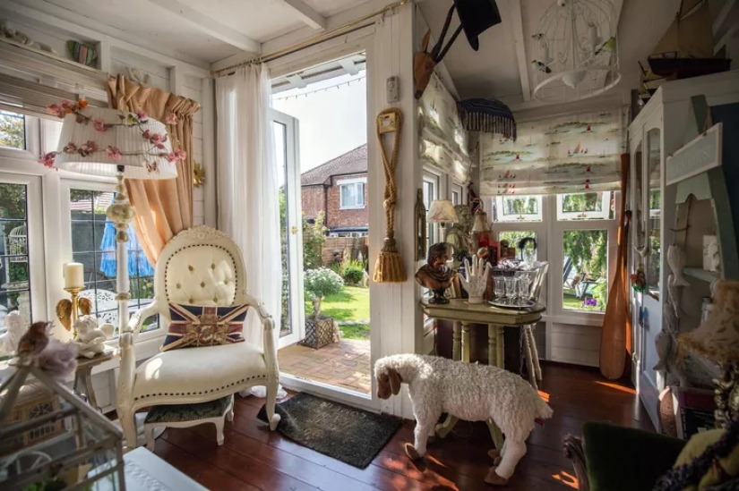 Mamá hizo una micro mansión de un viejo granero para esconderse en ella de su esposo e hijos Mamá hizo una micro mansión de un viejo granero para esconderse en ella de su esposo e hijos