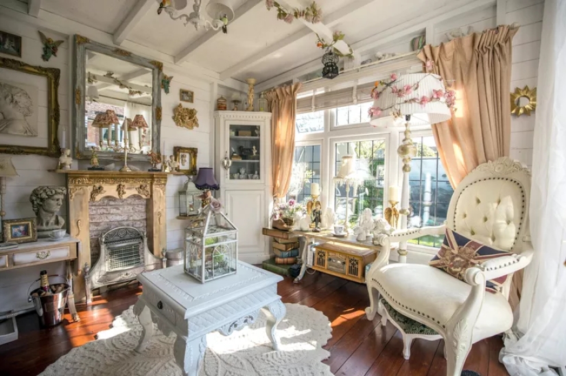 Mamá hizo una micro mansión de un viejo granero para esconderse en ella de su esposo e hijos Mamá hizo una micro mansión de un viejo granero para esconderse en ella de su esposo e hijos