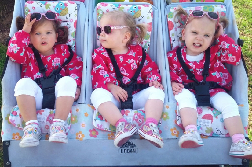 Mamá toma fotos de sus hijas trillizas mientras crecen, y es adorable Mamá toma fotos de sus hijas trillizas mientras crecen, y es adorable