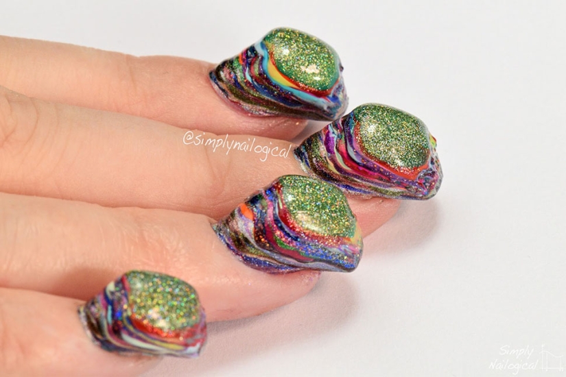 Manicura sin fin: cómo pintarte las uñas con 116 capas de barniz y no volverte loco
