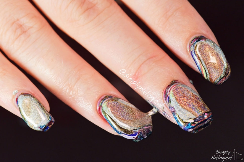 Manicura sin fin: cómo pintarte las uñas con 116 capas de barniz y no volverte loco