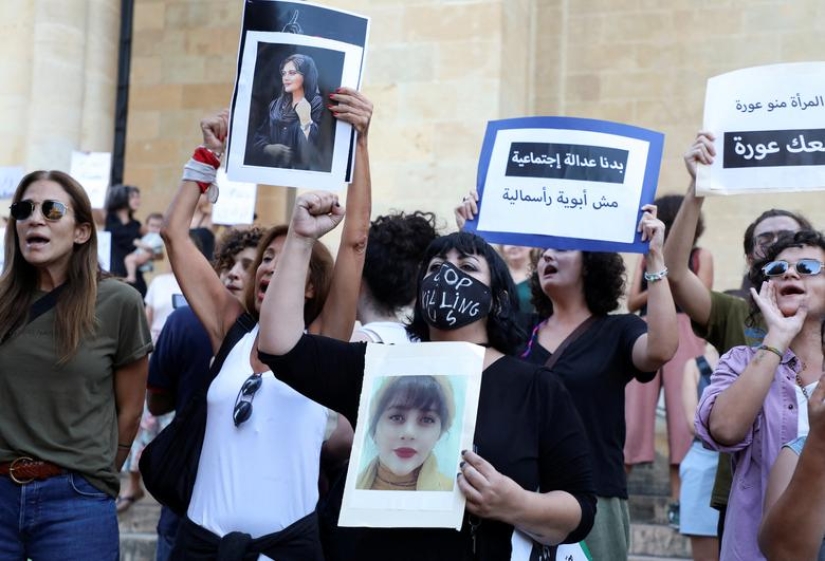 Manifestantes se concentran en todo el mundo por la muerte de Mahsa Amini