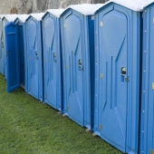 Marathon runner won four races while sitting in the toilet