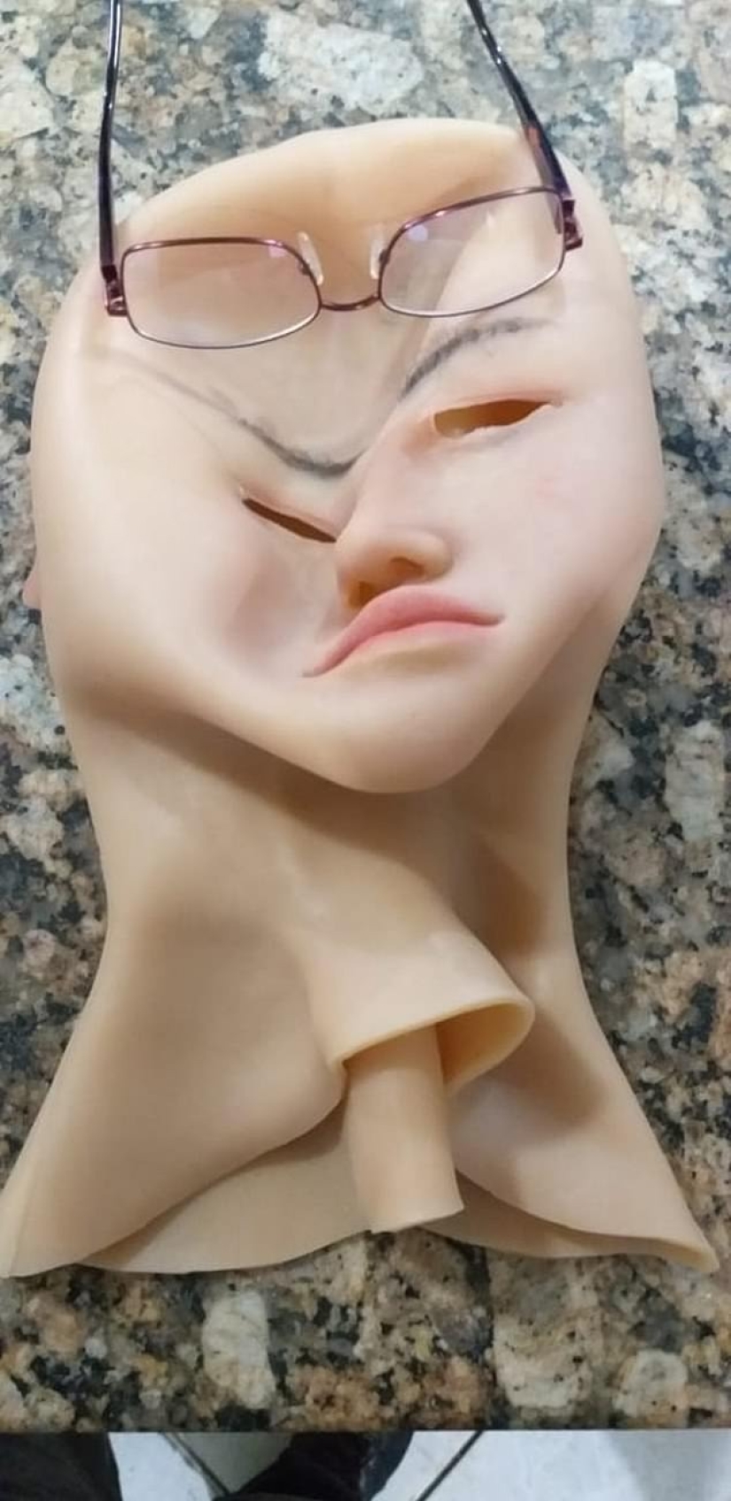 Masks torn off: in Brazil, a drug lord tried to escape from prison by pretending to be his own daughter