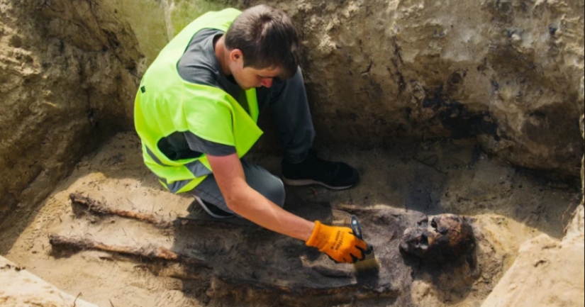 Mass burial of children with coins in their mouths found in Poland Mass burial of children with coins in their mouths found in Poland