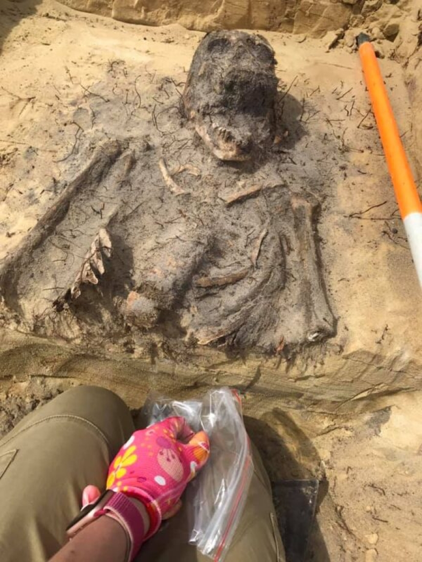 Mass burial of children with coins in their mouths found in Poland Mass burial of children with coins in their mouths found in Poland