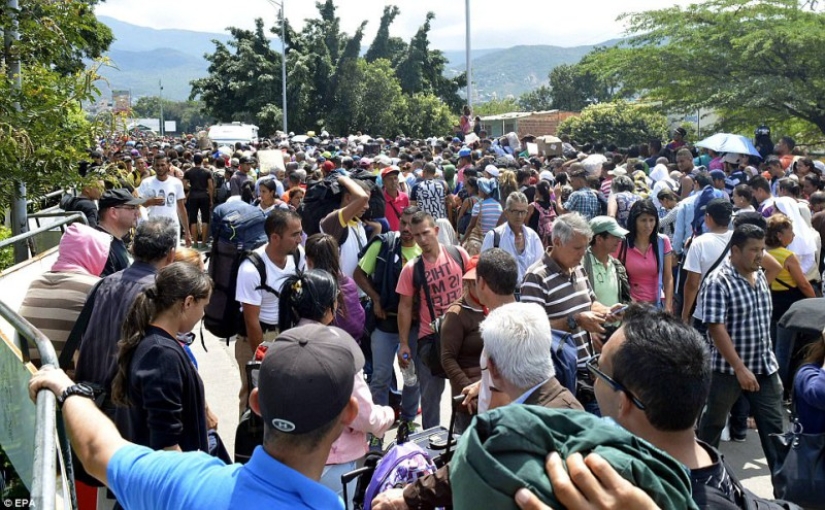 Mass exodus from Venezuela: Thousands of people are fleeing hunger and crime in neighboring Colombia