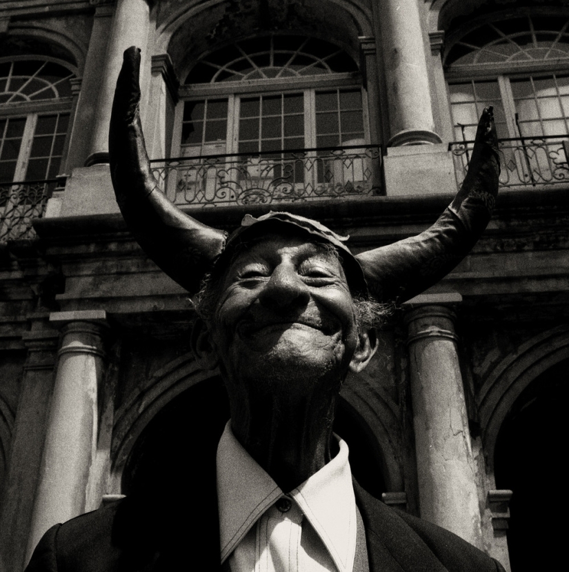 "Me fascina el misterio que esconden los rostros": los expresivos retratos de Billy Plummer "Me fascina el misterio que esconden los rostros": los expresivos retratos de Billy Plummer