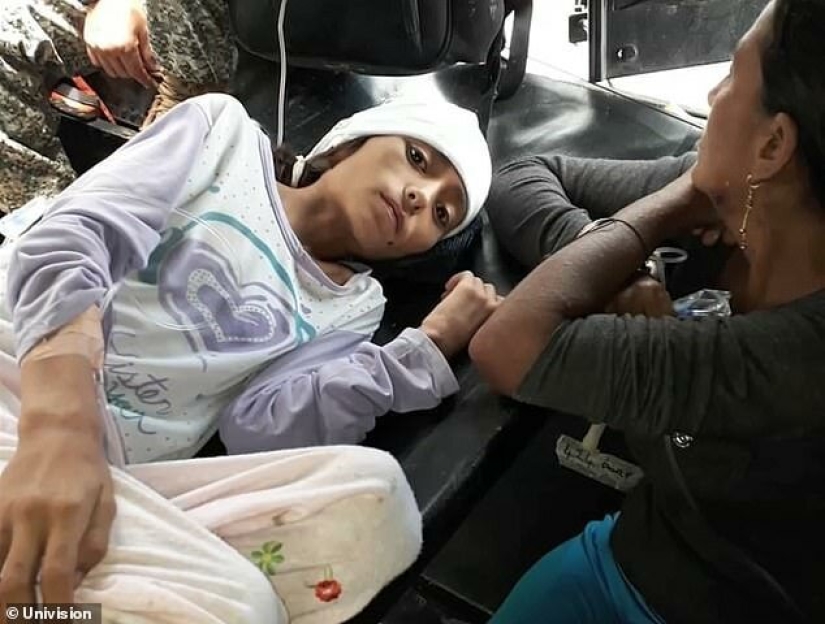 Miraculous rescue: a woman and her three children wandered through the jungle for more than a month