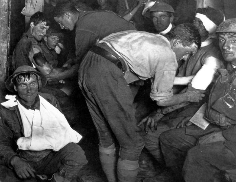 Miran, pero no ven: los rostros de los soldados que han pasado por el infierno