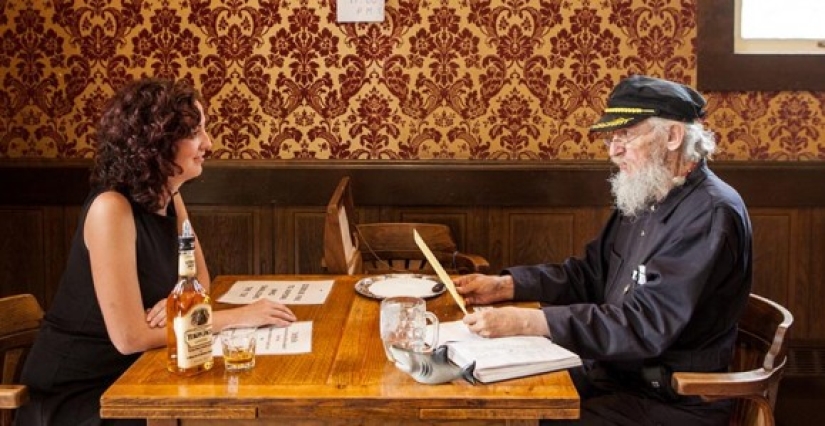 Mis pies en la boca: la gloriosa historia del club de alcohólicos canadienses"Dedo amargo"