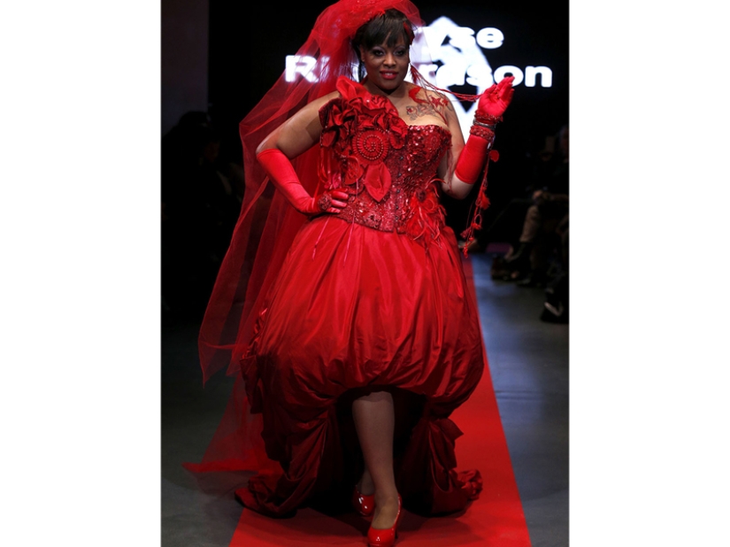 Models weighing from 100 kg. on the catwalks of Paris Models weighing from 100 kg. on the catwalks of Paris