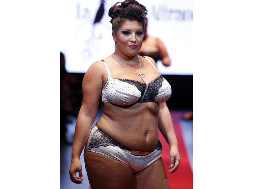 Models weighing from 100 kg. on the catwalks of Paris Models weighing from 100 kg. on the catwalks of Paris