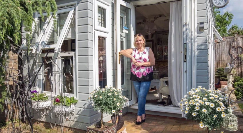 Mom made a micro-mansion out of an old barn to hide in it from her husband and children Mom made a micro-mansion out of an old barn to hide in it from her husband and children