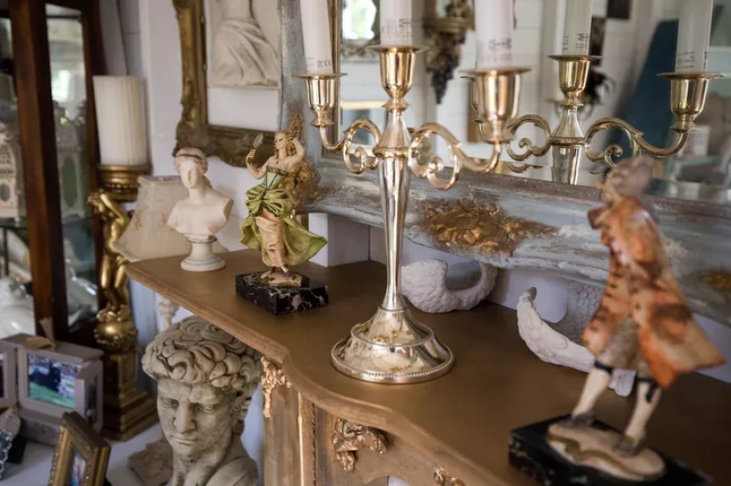Mom made a micro-mansion out of an old barn to hide in it from her husband and children Mom made a micro-mansion out of an old barn to hide in it from her husband and children