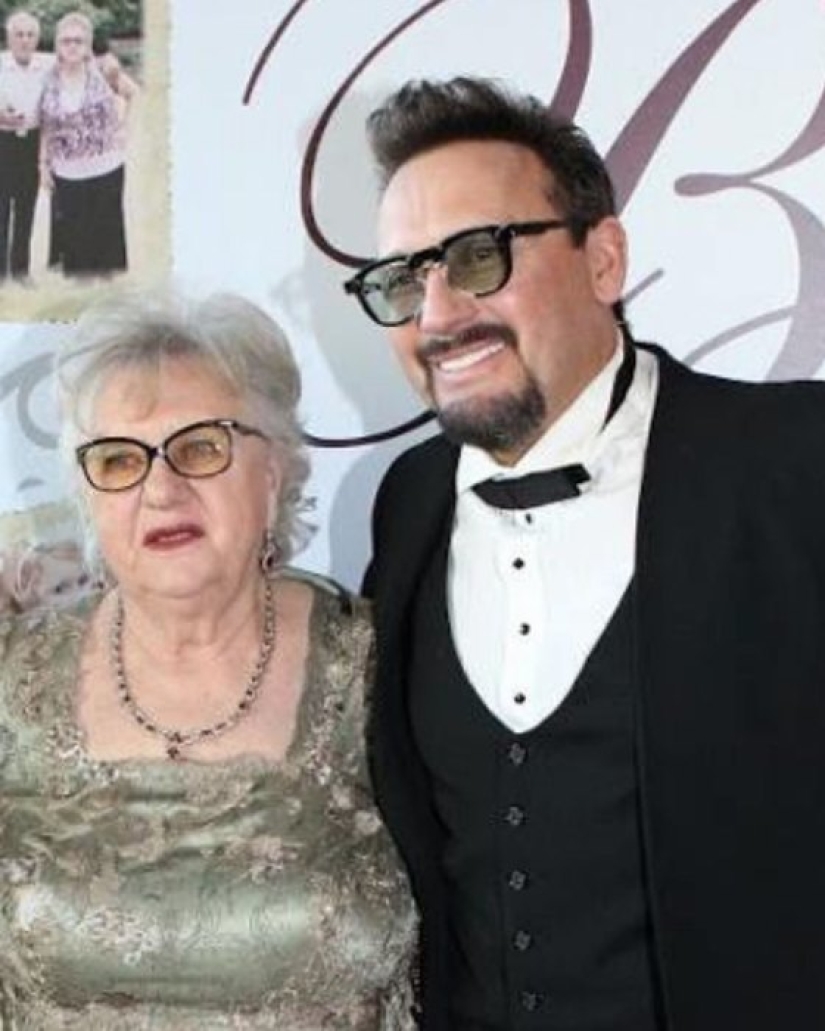 Mom's son forever: photos of 15 Russian artists with moms