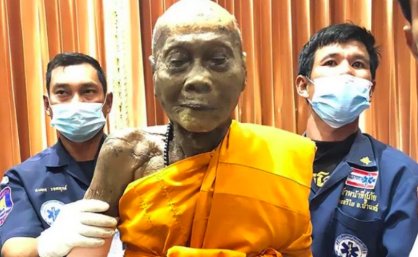 Monje budista sonrió dos meses después de su muerte