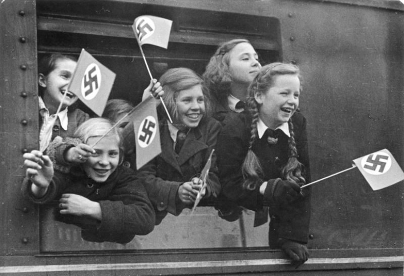 Monsters or ordinary people? What the everyday life of the Third Reich looked like
