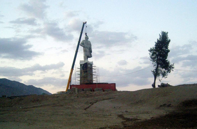 Monumentos a Vladimir Lenin en todo el mundo