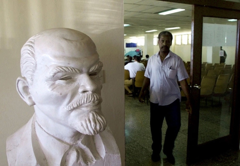 Monumentos a Vladimir Lenin en todo el mundo