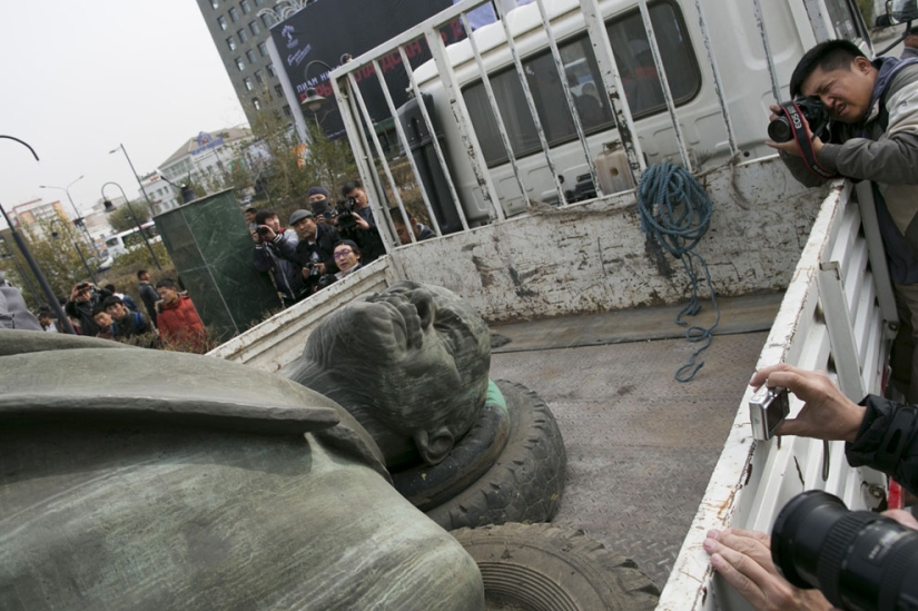 Monumentos a Vladimir Lenin en todo el mundo