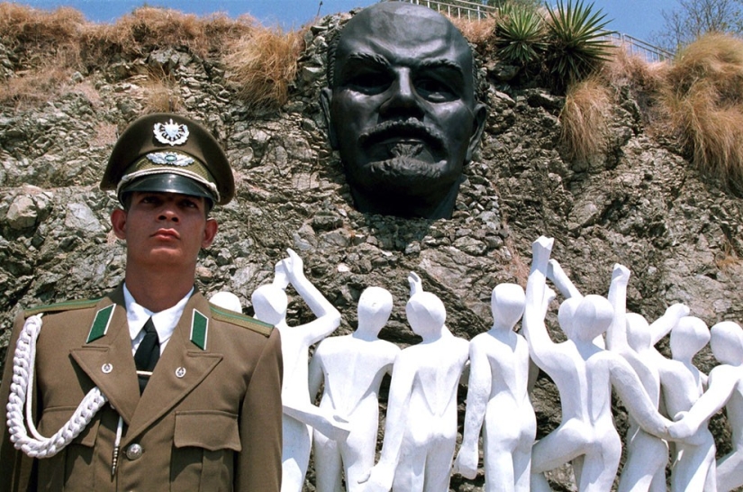 Monumentos a Vladimir Lenin en todo el mundo