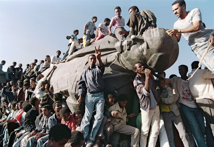 Monuments to Vladimir Lenin around the world