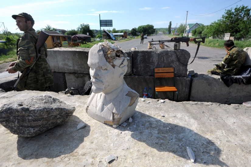 Monuments to Vladimir Lenin around the world