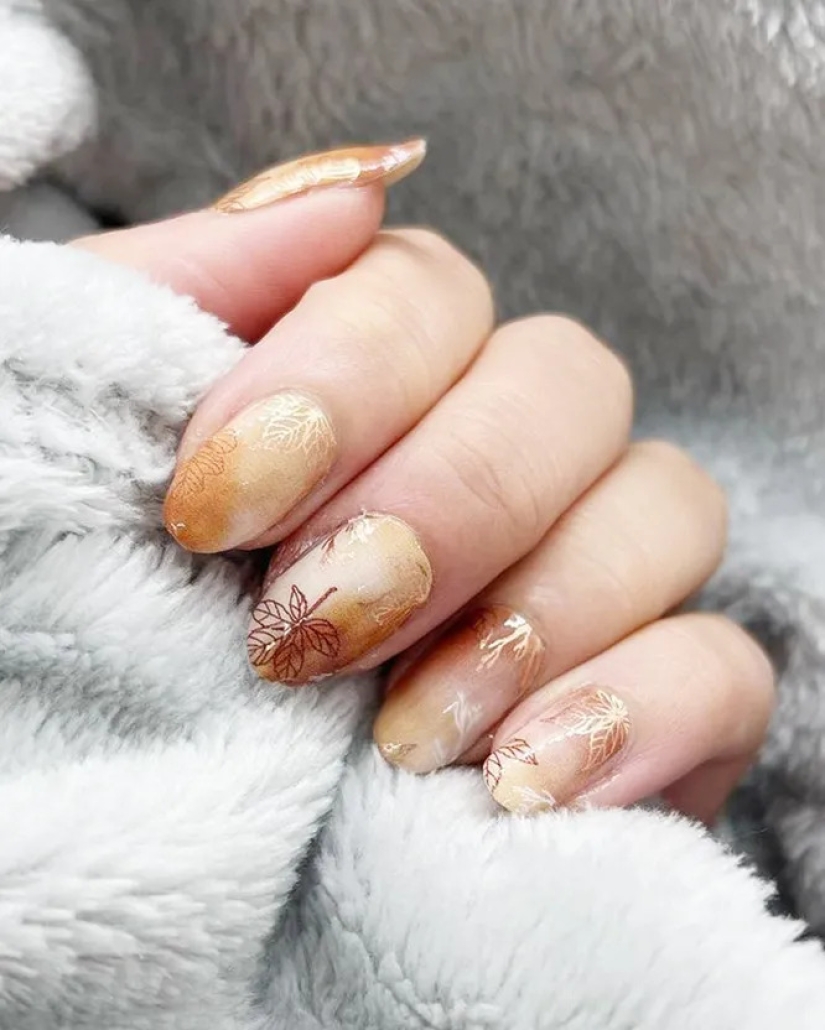 Mood "autumn": 10 beautiful examples of manicure with floral prints - with leaves, berries and flowers