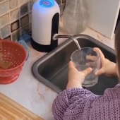 Mother allows 1.5-year-old daughter to cook food and puts it in a Tick-Tok