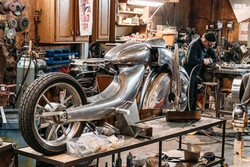 Motocicleta increíblemente hermosa: réplica del Killinger und Freund alemán en estilo Art Déco Motocicleta increíblemente hermosa: réplica del Killinger und Freund alemán en estilo Art Déco