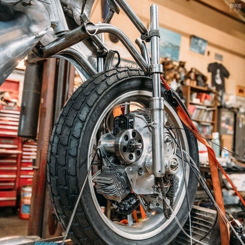 Motocicleta increíblemente hermosa: réplica del Killinger und Freund alemán en estilo Art Déco Motocicleta increíblemente hermosa: réplica del Killinger und Freund alemán en estilo Art Déco