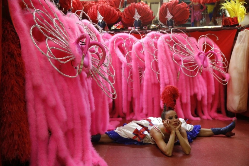Moulin Rouge turns 130 years old: 20 photos behind the scenes of the iconic Paris cabaret