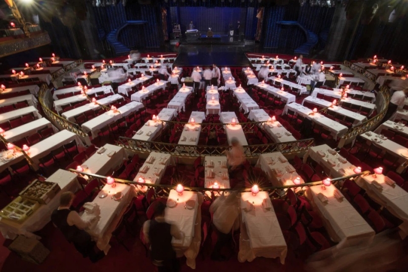Moulin Rouge turns 130 years old: 20 photos behind the scenes of the iconic Paris cabaret