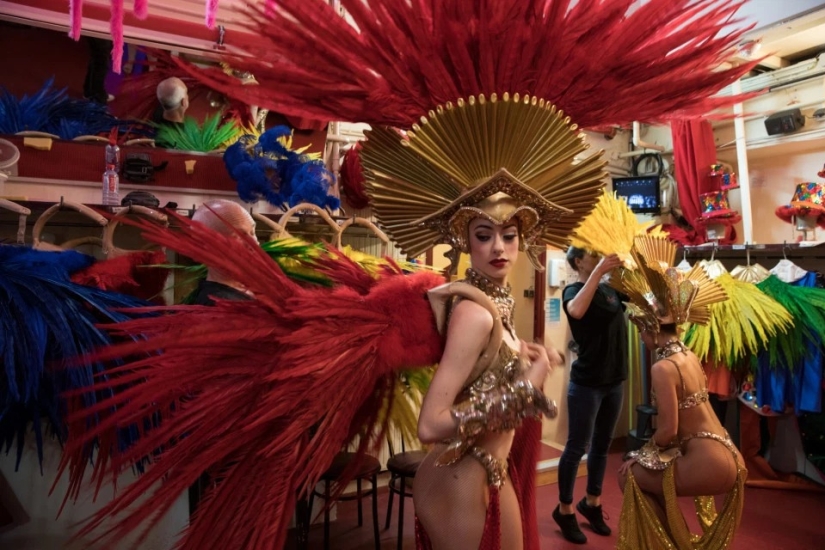 Moulin Rouge turns 130 years old: 20 photos behind the scenes of the iconic Paris cabaret
