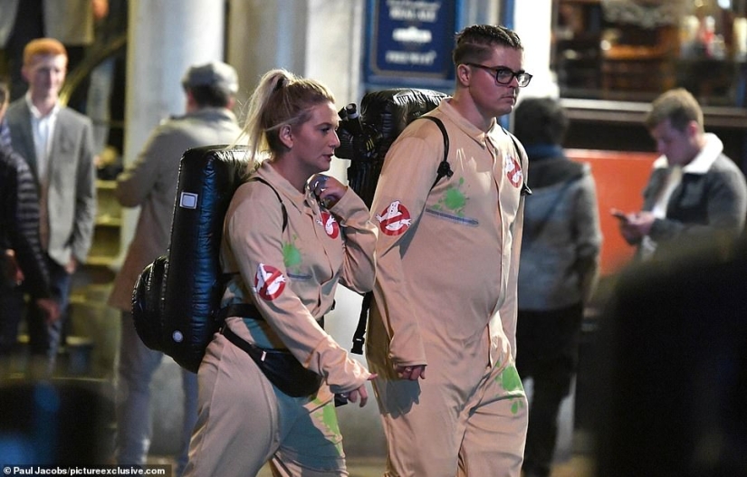 Mountains of garbage, drunken party-goers and a sea of alcohol: the disgusting consequences of Halloween in Britain