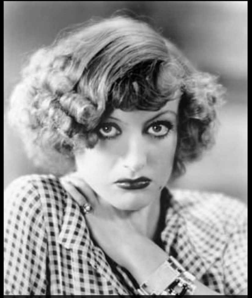 Mármol en sujetador y oro en peluca: cómo se acicalaron las famosas bellezas del pasado Mármol en sujetador y oro en peluca: cómo se acicalaron las famosas bellezas del pasado