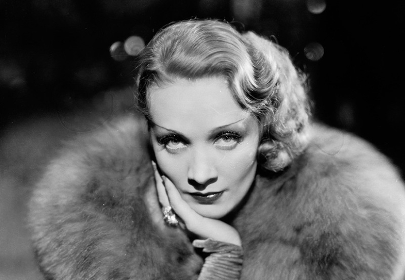 Mármol en sujetador y oro en peluca: cómo se acicalaron las famosas bellezas del pasado Mármol en sujetador y oro en peluca: cómo se acicalaron las famosas bellezas del pasado