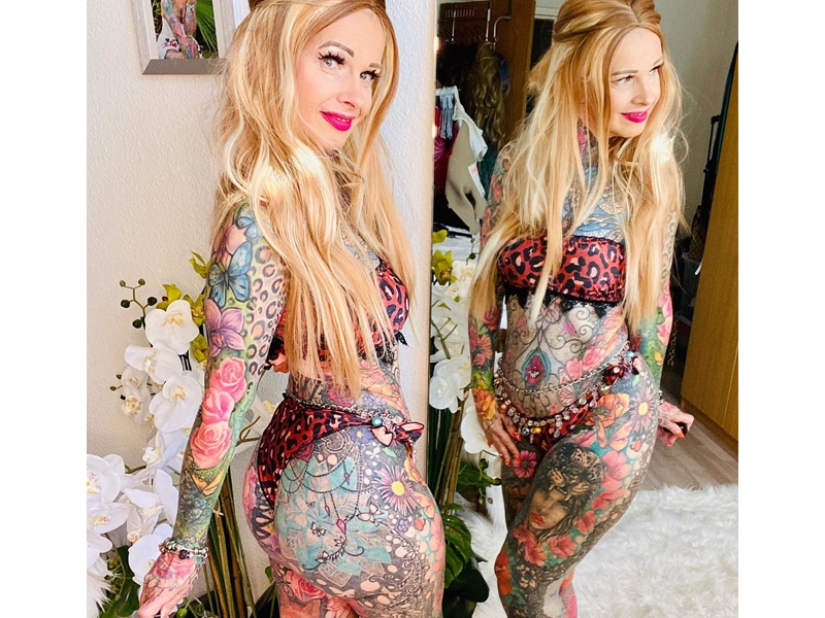 ¡Mujer de 55 años cubrió todo su cuerpo con coloridos tatuajes! Una fotografía