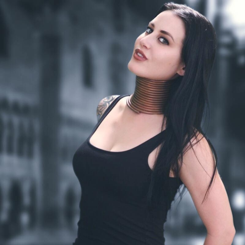 "Mujer jirafa" : una mujer estadounidense estiró su cuello durante 5 años para volverse como una jirafa