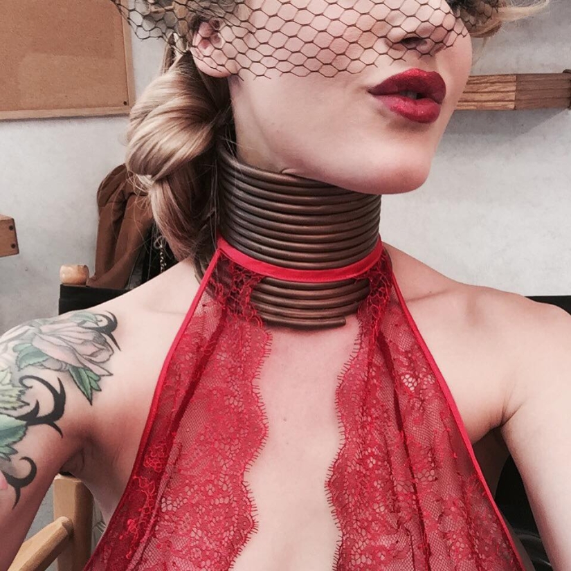 "Mujer jirafa" : una mujer estadounidense estiró su cuello durante 5 años para volverse como una jirafa