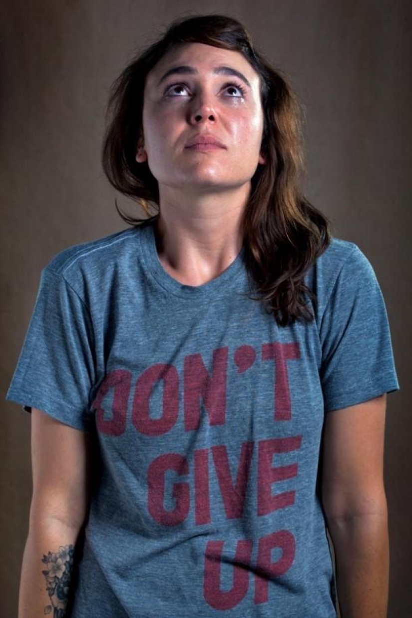 Mujeres con la ropa de sus ex: un proyecto fotográfico inusual de Carla Richmond