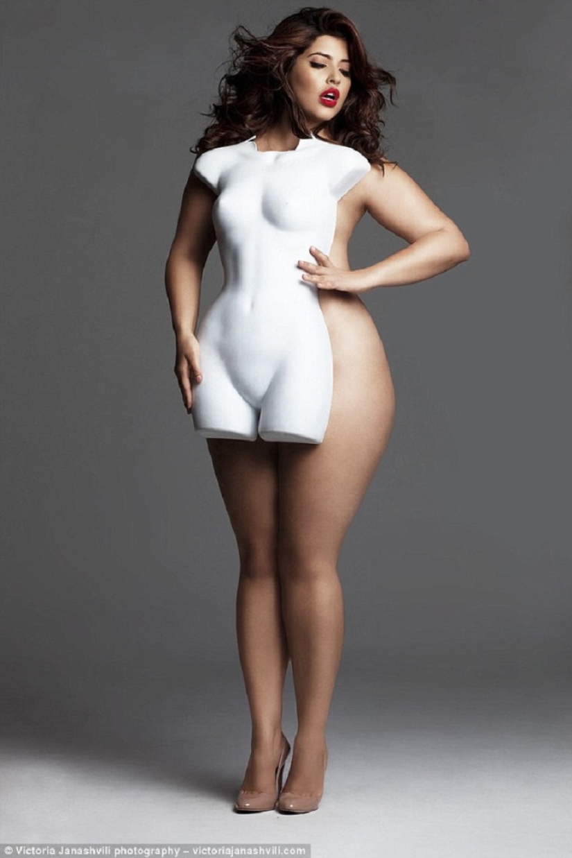 Mujeres muy seductoras y no delgadas en el libro de fotos "Curves"