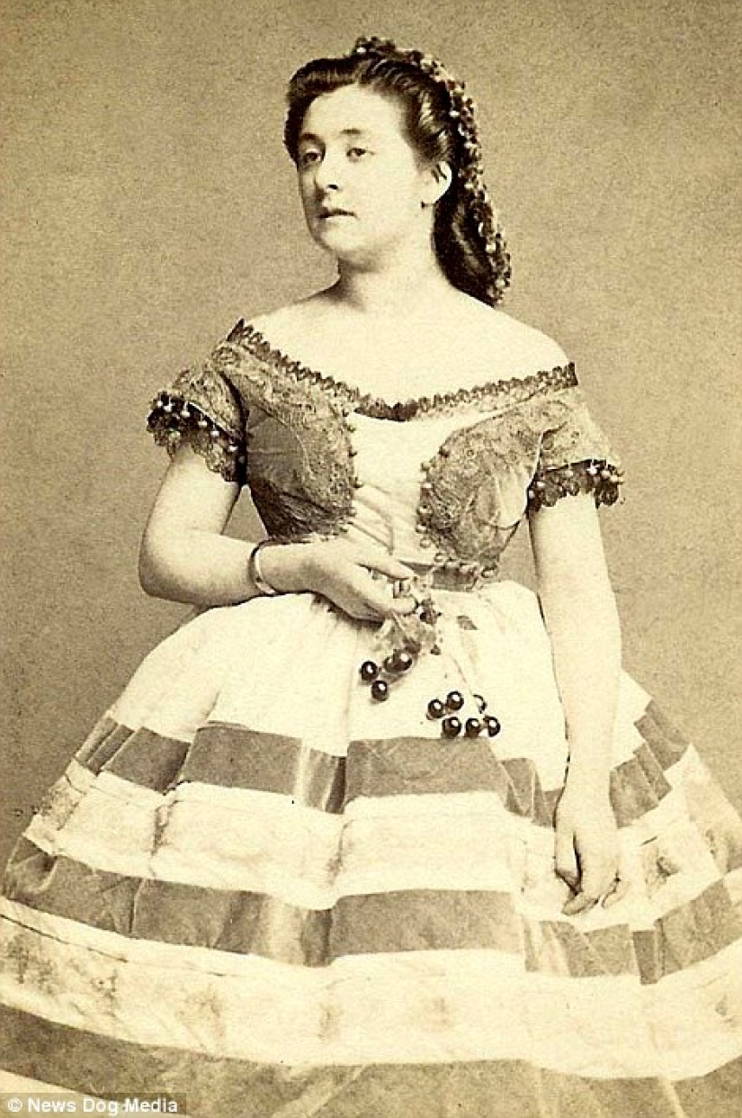 Mujeres que gobernaron París desde la cama: un catálogo escandaloso con cortesanas parisinas del siglo XIX