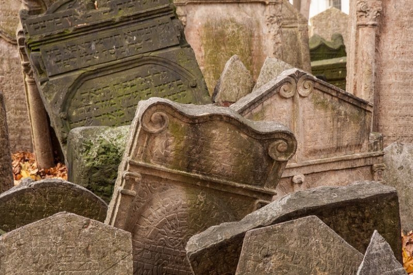 Multilayered Jewish Cemetery in Prague