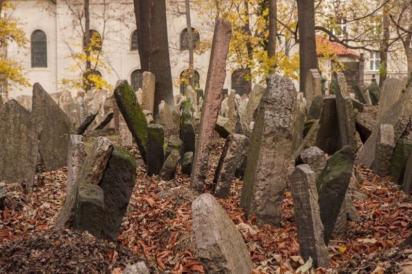 Multilayered Jewish Cemetery in Prague