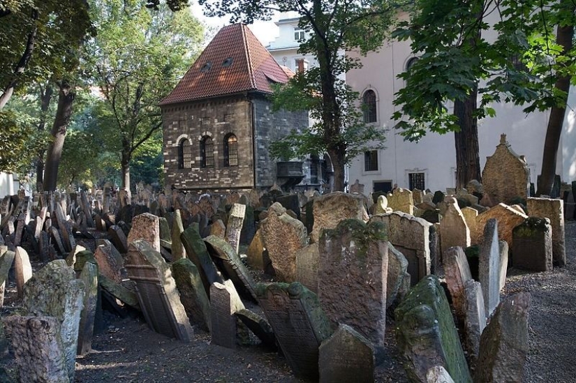 Multilayered Jewish Cemetery in Prague