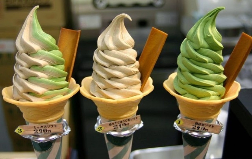 Muñecos realistas de platos en restaurantes japoneses