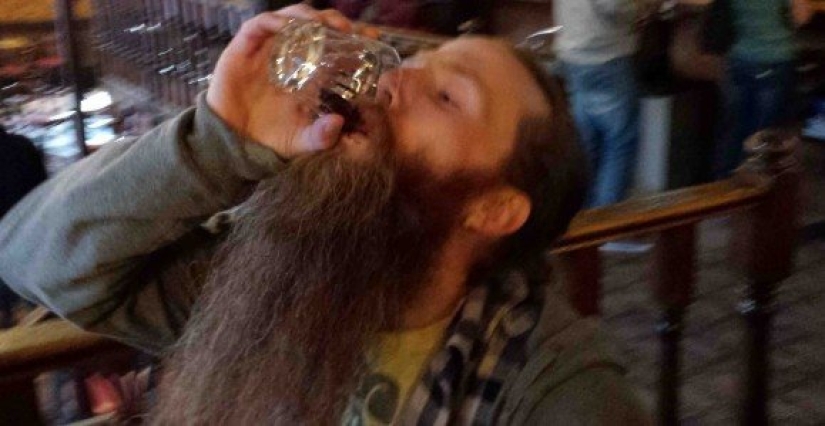 My feet in my mouth: the glorious history of the Canadian alcoholics club "Sour Finger"